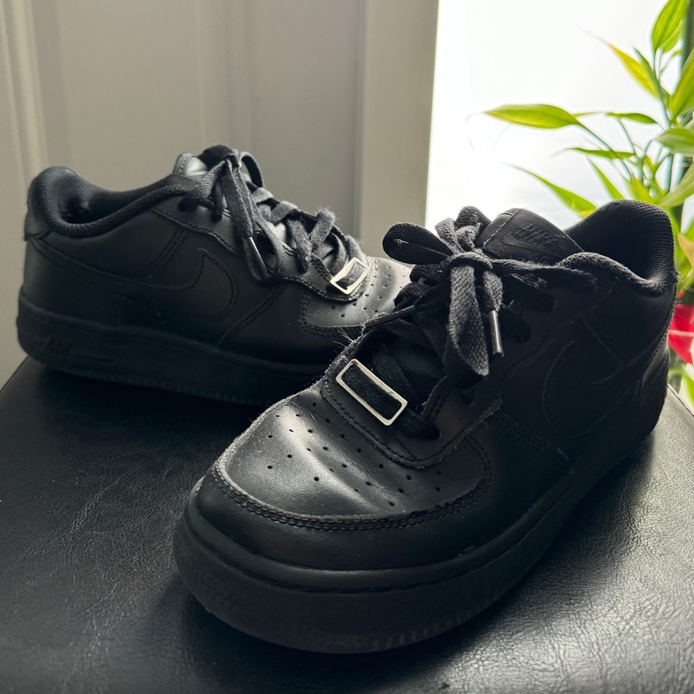 Nike Air Force 1 (Black)